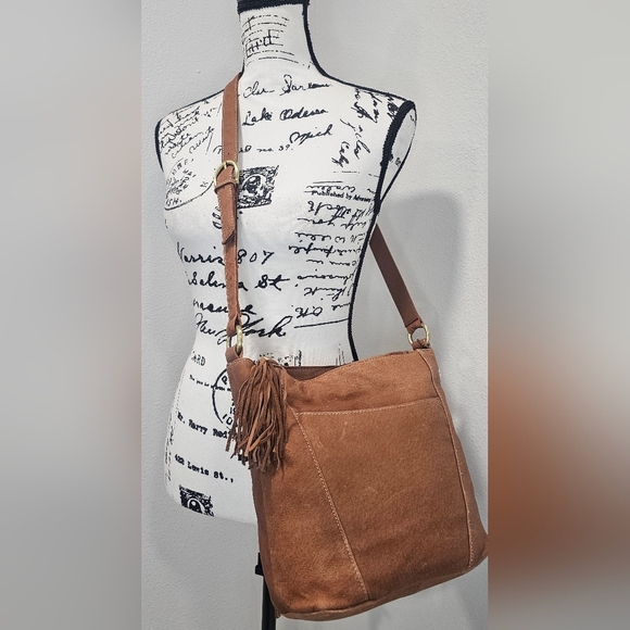 St. Johns Bay Leather Cognac Brown Feather Organizer Crossbody Shoulder Bag NWT - Picture 1 of 16